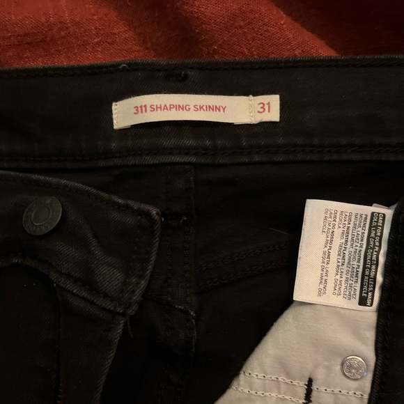 Black Levi’s skinny jeans size 31 - Picture 2 of 4
